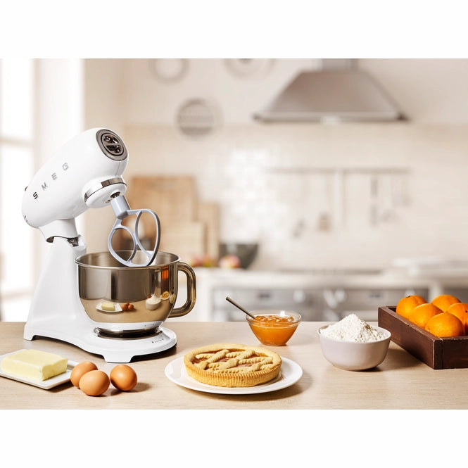 Smeg 50’ler Tarzı Beyaz Stand Mikser – 800W, 4.8 L Paslanmaz Çelik Hazne