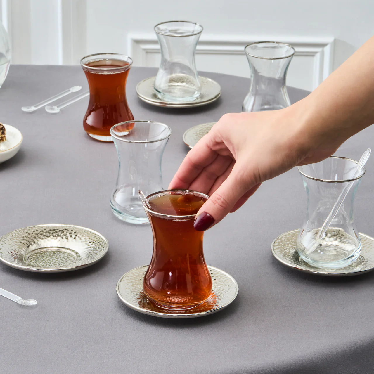 Karaca Ada Platin 6 Kişilik 18 Parça Çay Seti, Şık Cam ve Platin Detaylı