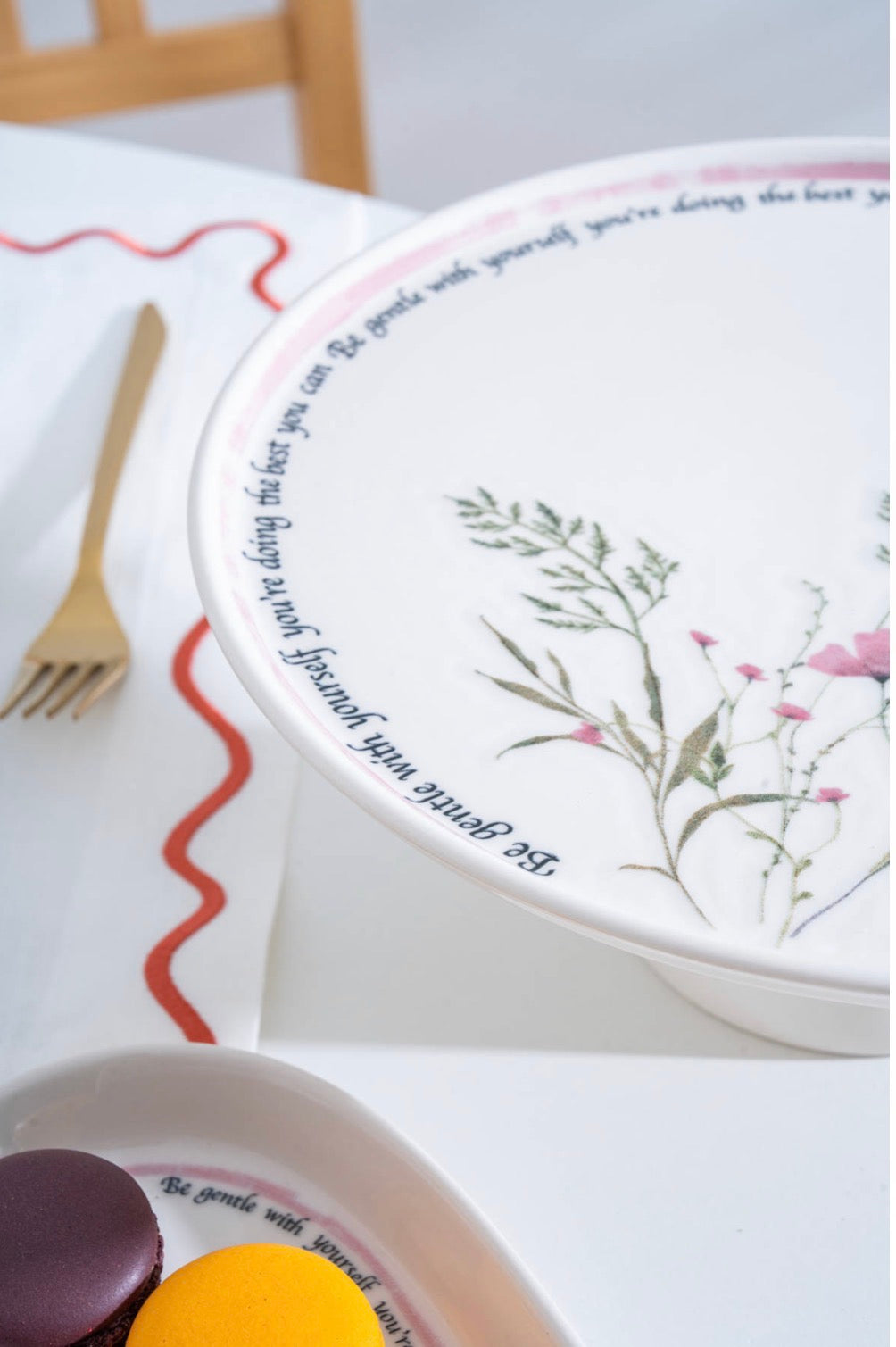 Acar Laila Footed Serving Plate 26 cm – Ceramic Serving and Cake Stand