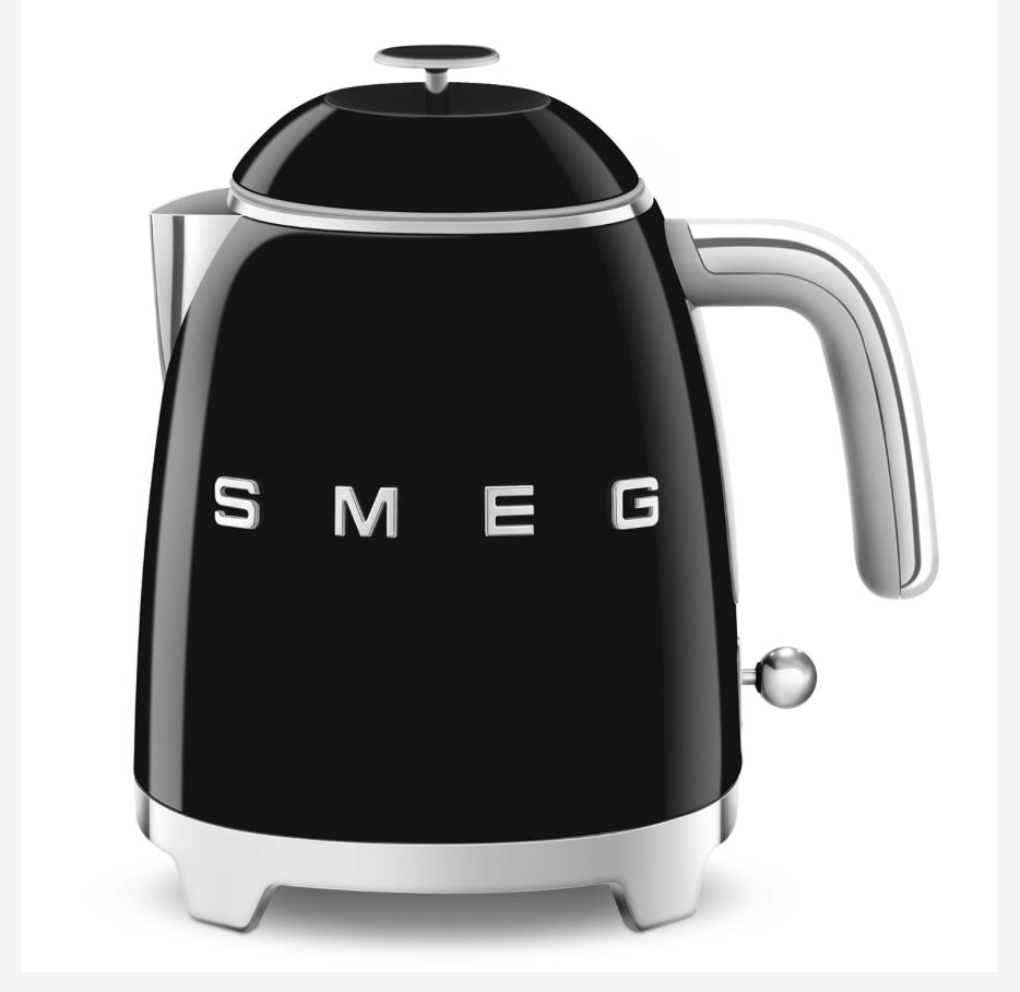 Smeg KLF05BLEU Siyah Mini Kettle – 0.8 Litre Kompakt Su Isıtıcı