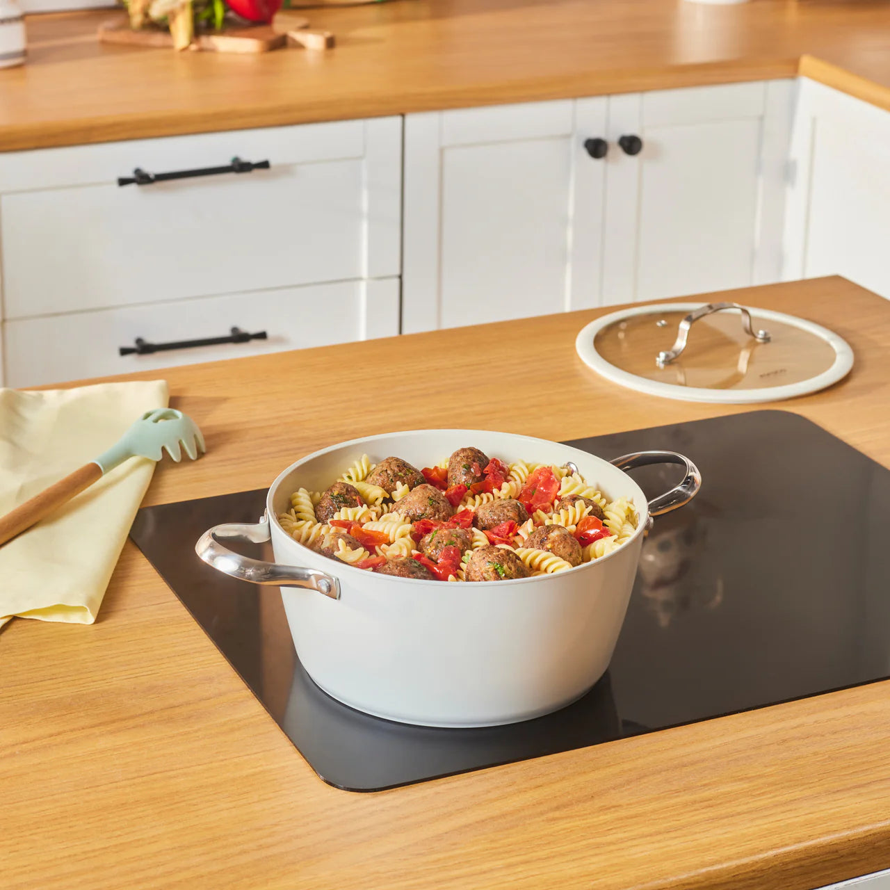 Karaca Swiss Crystal 24 cm Pan – 1 Kopen 1 Gratis Actie