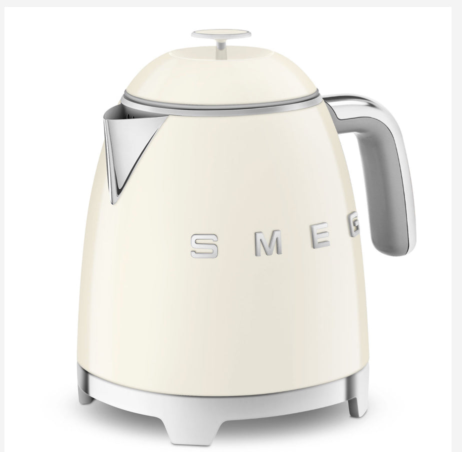 Smeg KLF05CREU Creme Mini Kettle – 0.8 Litre Kompakt Su Isıtıcı