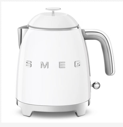 Smeg KLF05WHEU Beyaz Mini Kettle – 0.8 L Kompakt Su Isıtıcı