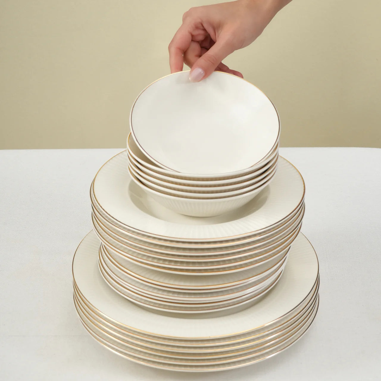 Karaca Stream Bone Massimo 24 Parça 6 Kişilik Yemek Takımı – Gold