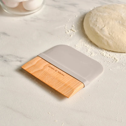 Karaca x Refika Gadgets Çift Taraflı Ahşap Hamur Kazıyıcı