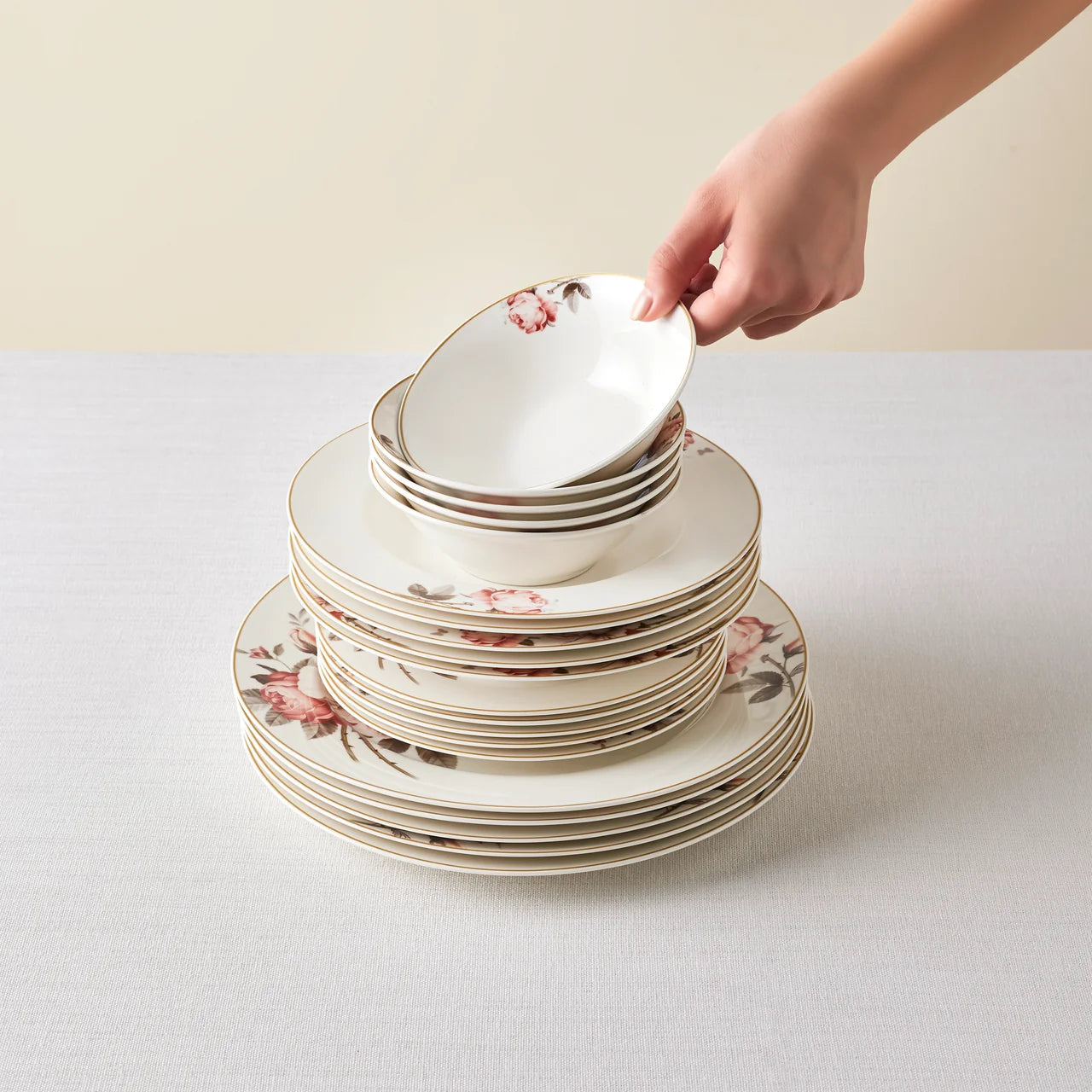 Karaca Bone China Rosie 24 Parça 6 Kişilik Yemek Takımı – Çok Renkli Çiçek Desenli