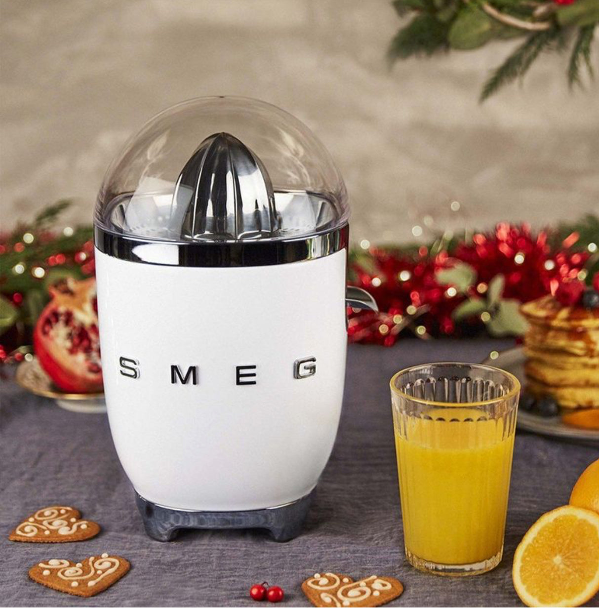 SMEG CJF11WHEU Beyaz Elektrikli Narenciye Sıkacağı – Paslanmaz Çelik Kegel, Anti-Damlama Sistemli, Tritan Renew