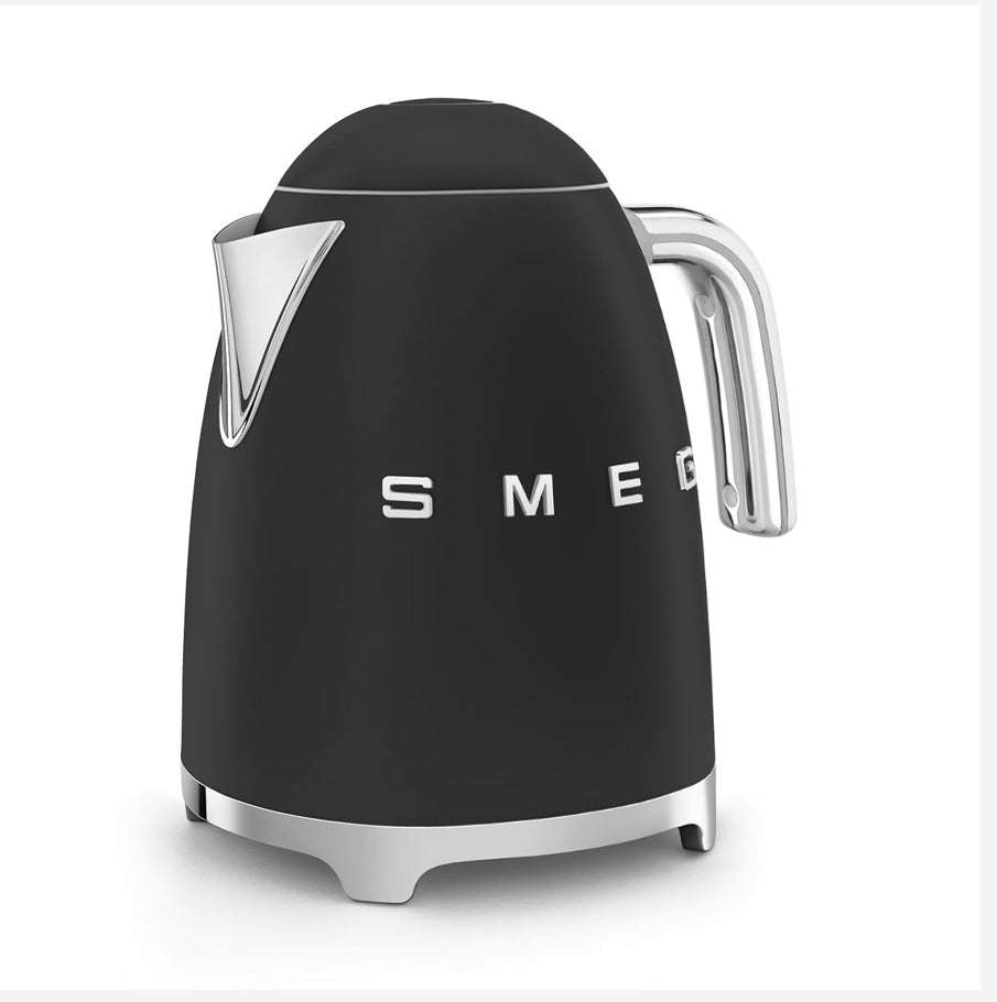 SMEG KLF03BLEU 1.7L Elektrikli Su Isıtıcısı – Soft Opening, Retro Siyah
