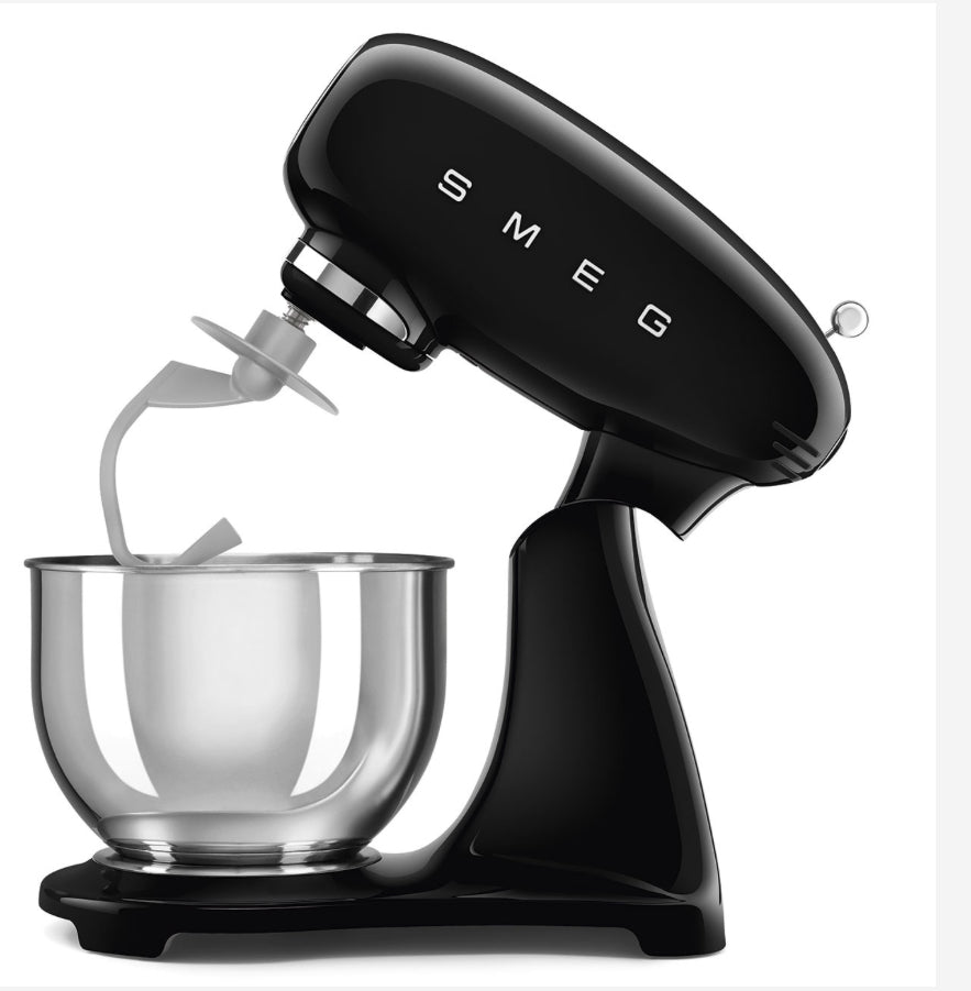 Smeg Siyah Stand Mikser – 800W, 4.8 L Paslanmaz Çelik Hazneli, Retro 50’ler Tasarım
