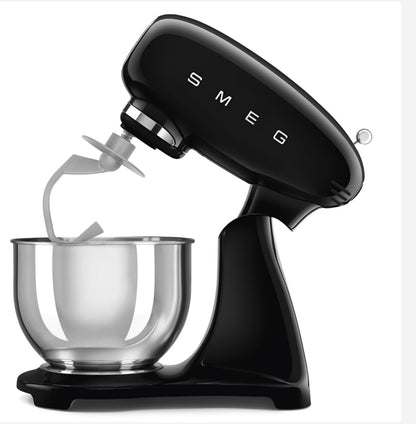 Smeg Siyah Stand Mikser – 800W, 4.8 L Paslanmaz Çelik Hazneli, Retro 50’ler Tasarım