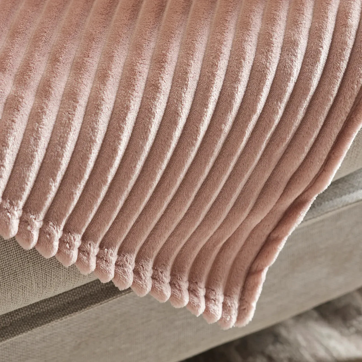 Karaca Ruby Stripe Wellsoft Tweepersoonsdeken – Roze, Zacht en Warm