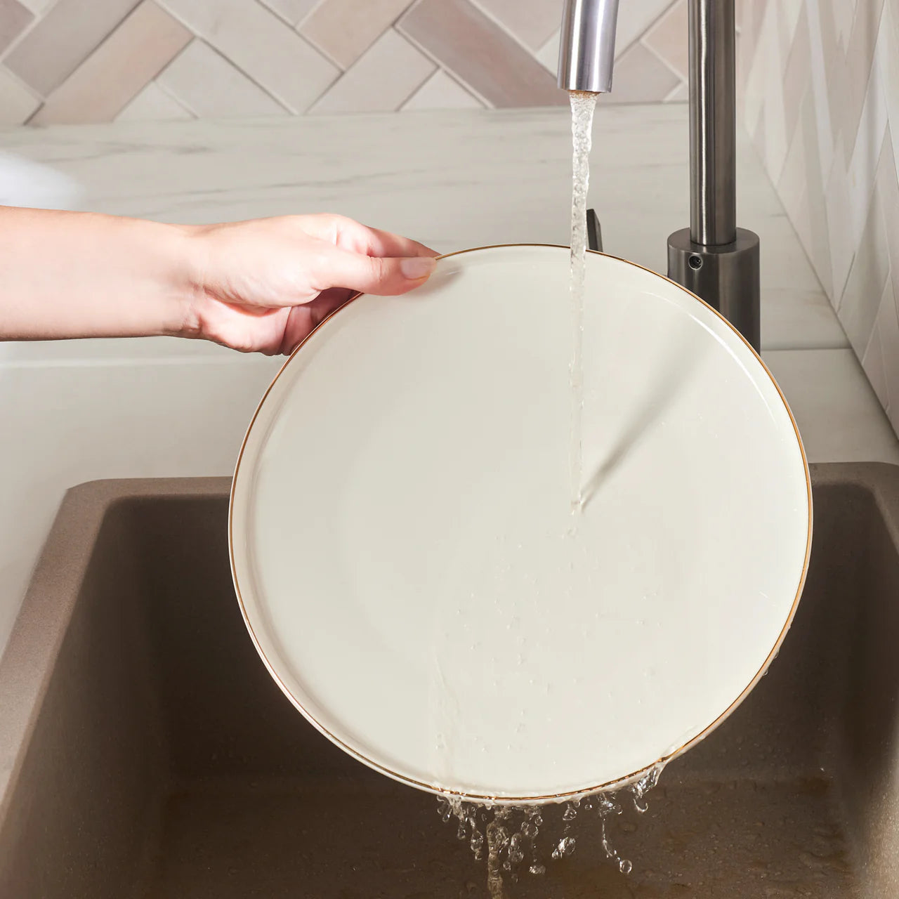 Karaca Stream Bone Meridian 24 Piece Dinner Set for 6 People – Gold