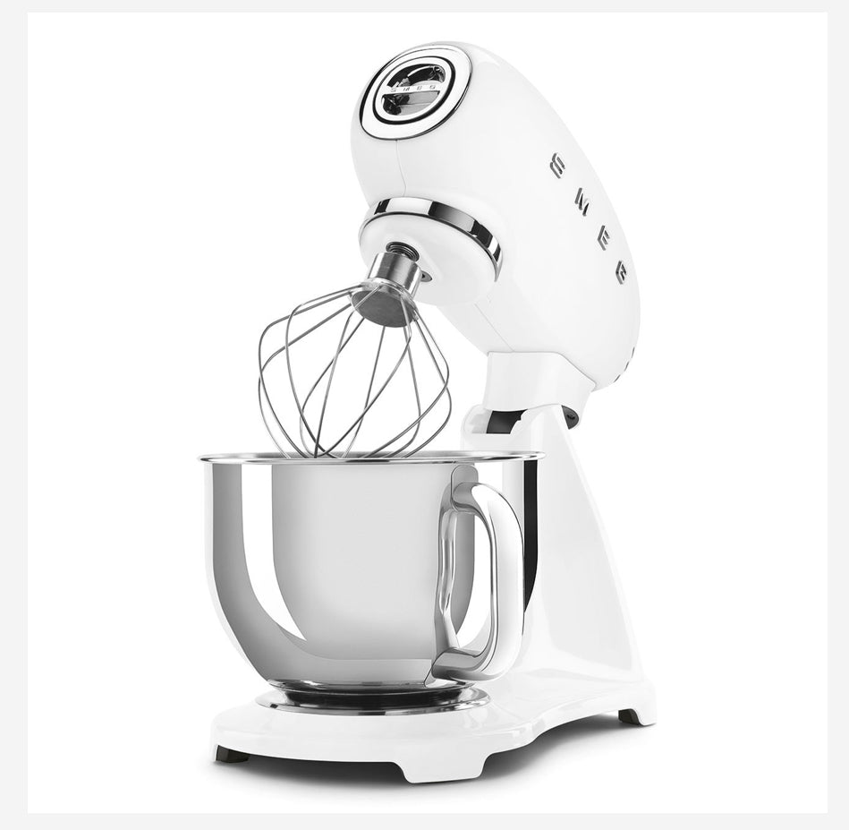 Smeg 50’ler Tarzı Beyaz Stand Mikser – 800W, 4.8 L Paslanmaz Çelik Hazne