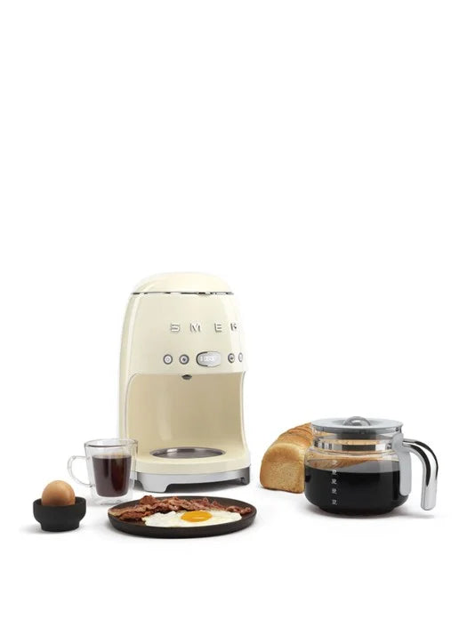 Smeg Krem Filtre Kahve Makinesi – 1.25 L, 1050W, Retro 50’s Style, 10 Fincan Kapasite