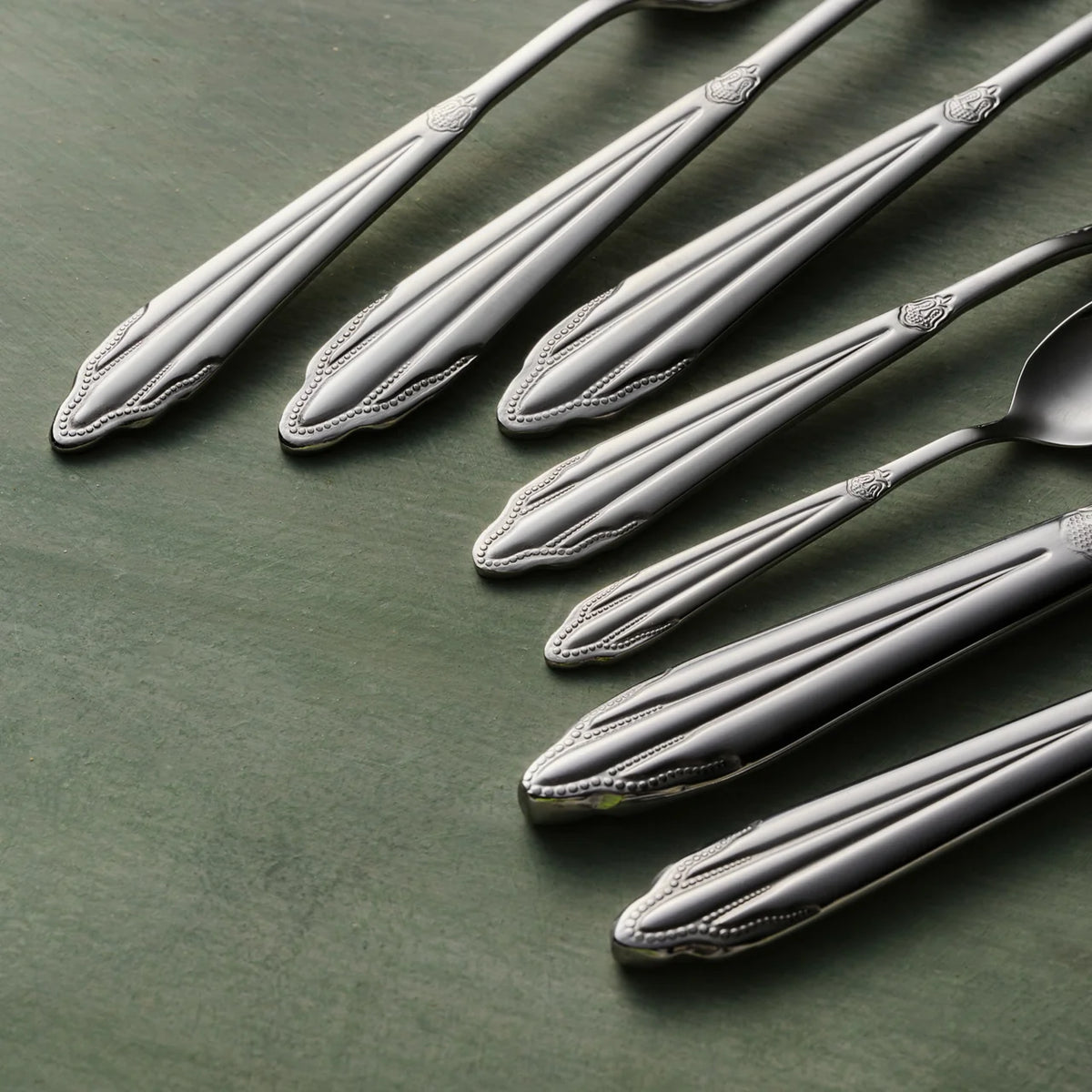Karaca New Mantilla 84-Piece 12-Person Stainless Steel Cutlery Set – Platinum