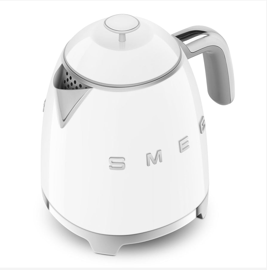 Smeg KLF05WHEU Beyaz Mini Kettle – 0.8 L Kompakt Su Isıtıcı