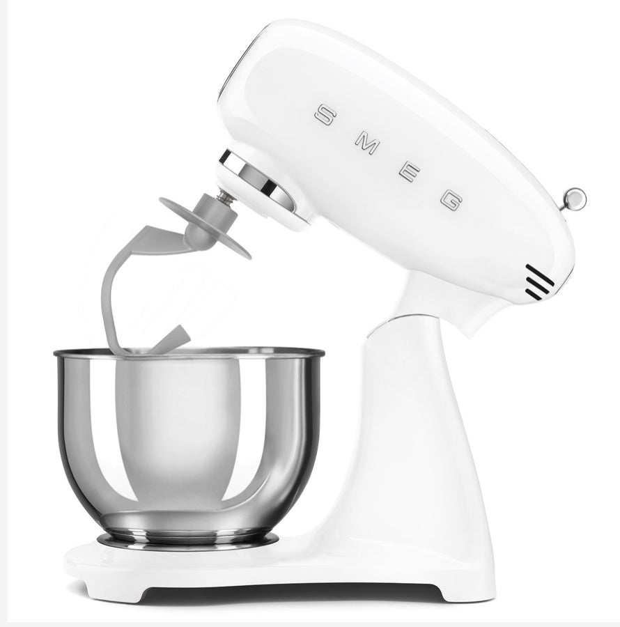 Smeg 50’ler Tarzı Beyaz Stand Mikser – 800W, 4.8 L Paslanmaz Çelik Hazne