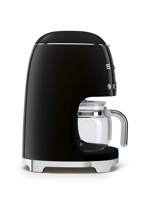 Smeg Siyah Filtre Kahve Makinesi – 1.25 L, 1050W, Retro 50’s Style, 10 Fincan Kapasite