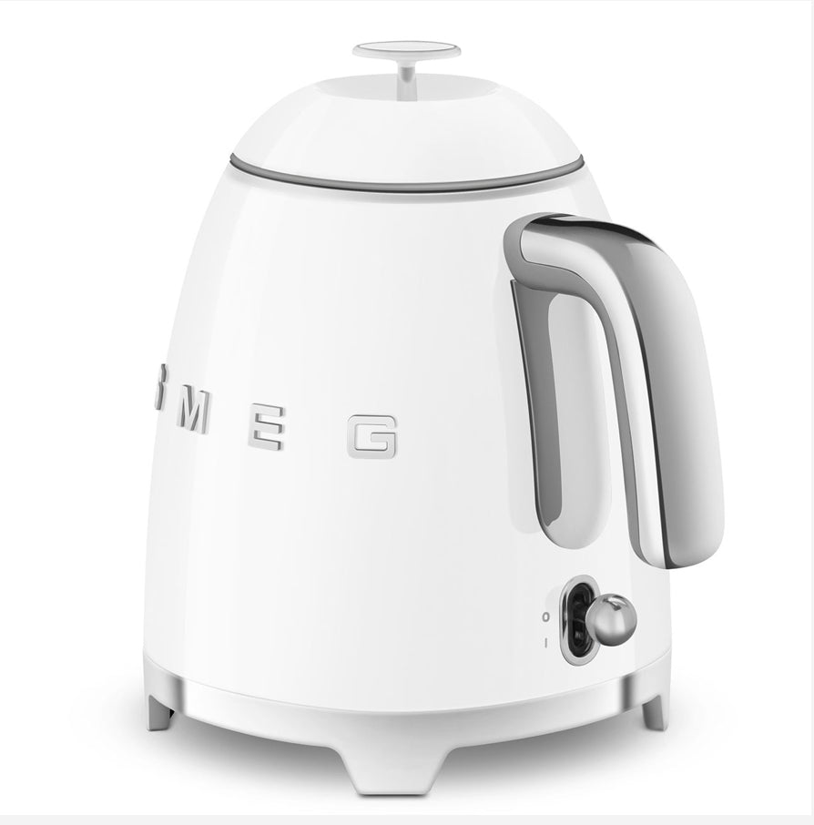 Smeg KLF05WHEU Beyaz Mini Kettle – 0.8 L Kompakt Su Isıtıcı