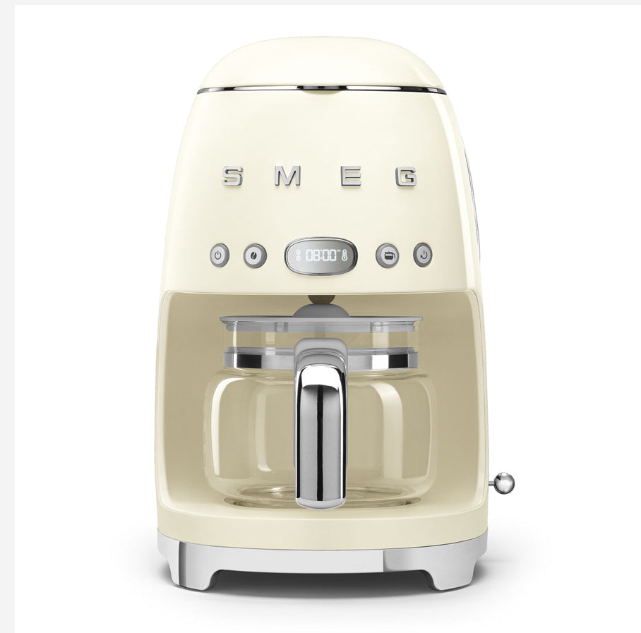 Smeg Krem Filtre Kahve Makinesi – 1.25 L, 1050W, Retro 50’s Style, 10 Fincan Kapasite