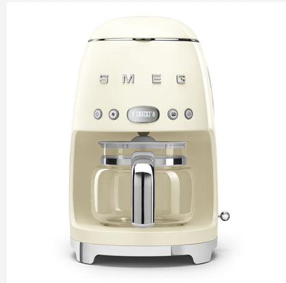 Smeg Krem Filtre Kahve Makinesi – 1.25 L, 1050W, Retro 50’s Style, 10 Fincan Kapasite
