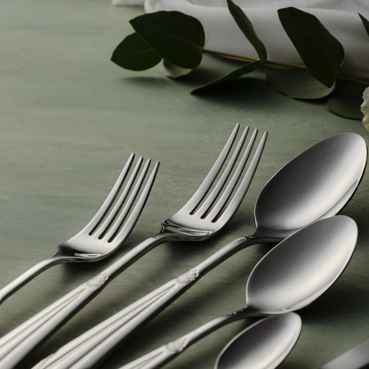 Karaca New Mantilla 84-Piece 12-Person Stainless Steel Cutlery Set – Platinum