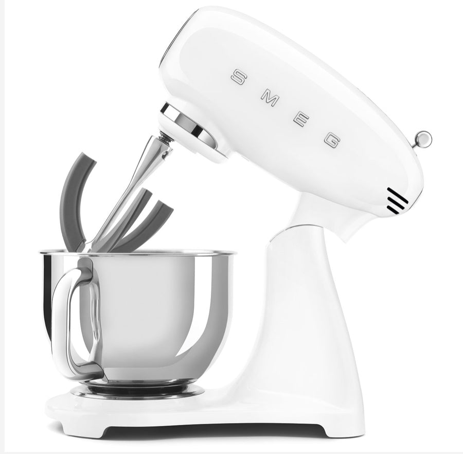 Smeg 50’ler Tarzı Beyaz Stand Mikser – 800W, 4.8 L Paslanmaz Çelik Hazne