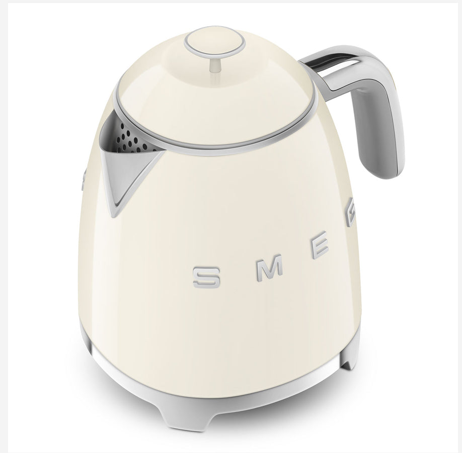 Smeg KLF05CREU Creme Mini Kettle – 0.8 Litre Kompakt Su Isıtıcı