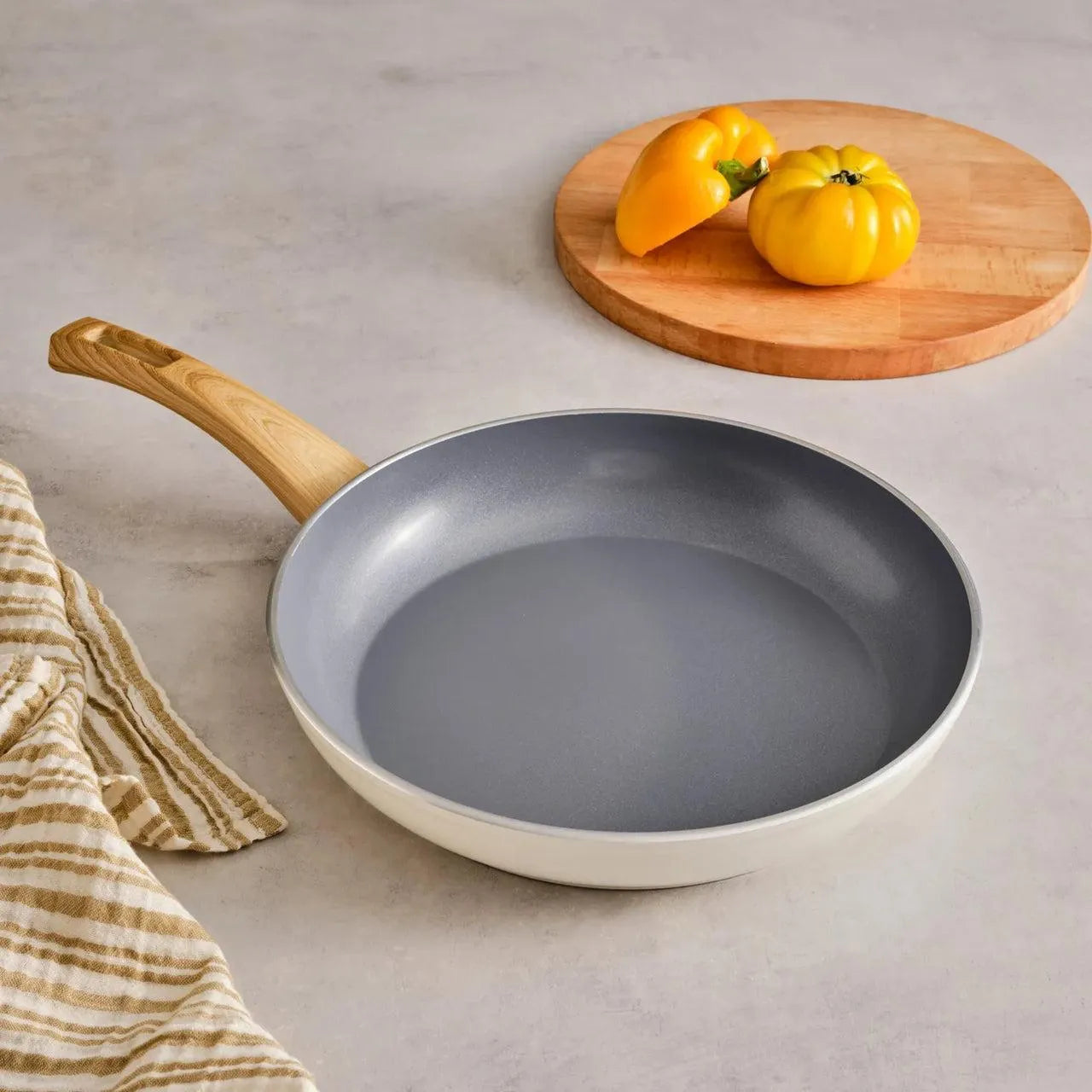 Karaca Swiss Crystal 30 cm Kızartma Tavası Krem – Temmuz Kampanyası: 1 Al 2 Gönderim-mutfak urunleri-Prenseshome Leyweg-Prenseshome Leyweg