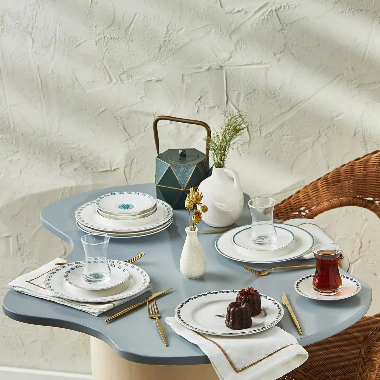 Karaca İznik 6 Kişilik Pasta Takımı – 18 Parça Şık Sunum Seti-Sofra ürünleri-Prenseshome Leyweg-Prenseshome Leyweg