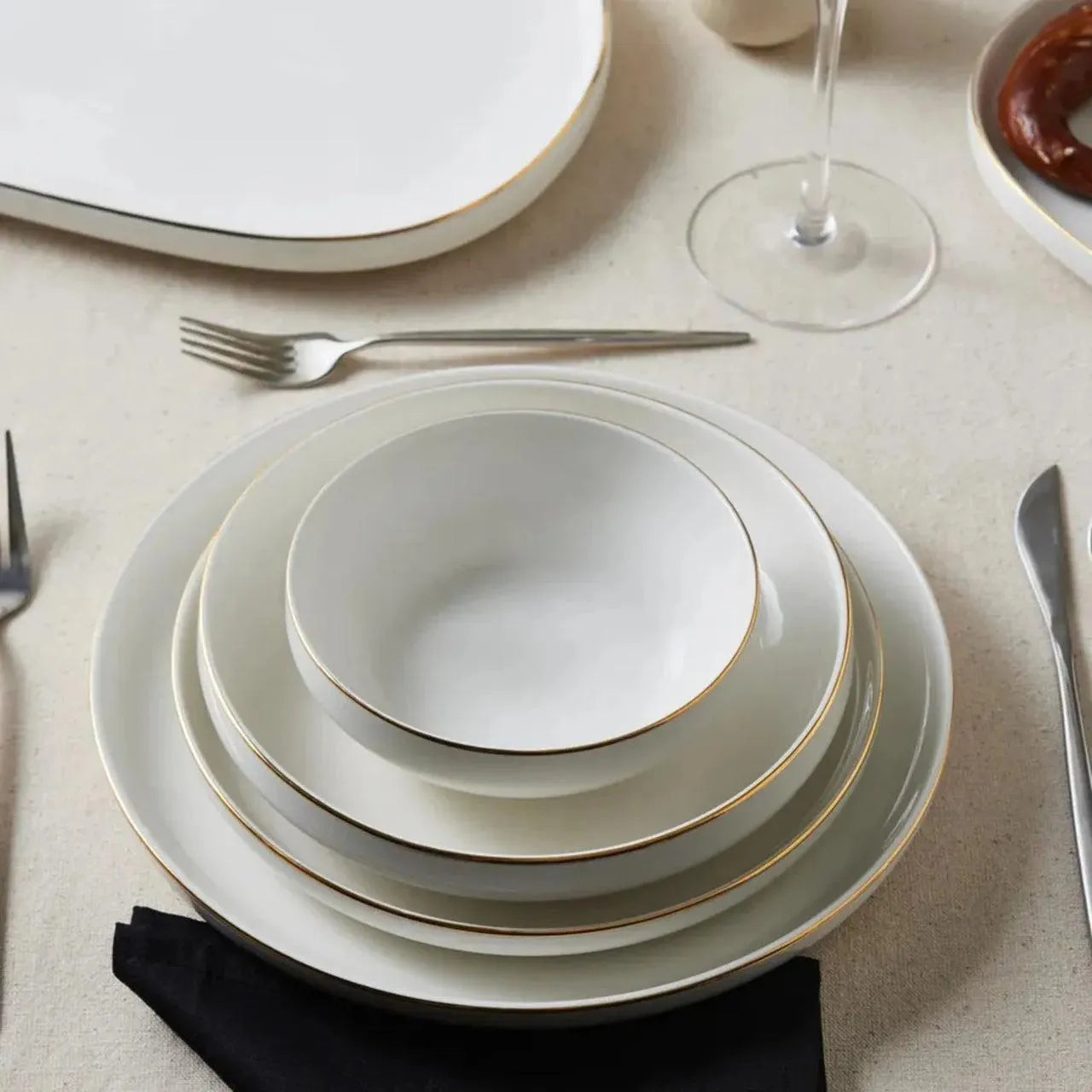 Karaca Streamline Saturn 19 Parça 4 Kişilik Gold Detaylı Porselen Yemek Takımı-Yemek Takimi-Prenseshome Leyweg-Prenseshome Leyweg