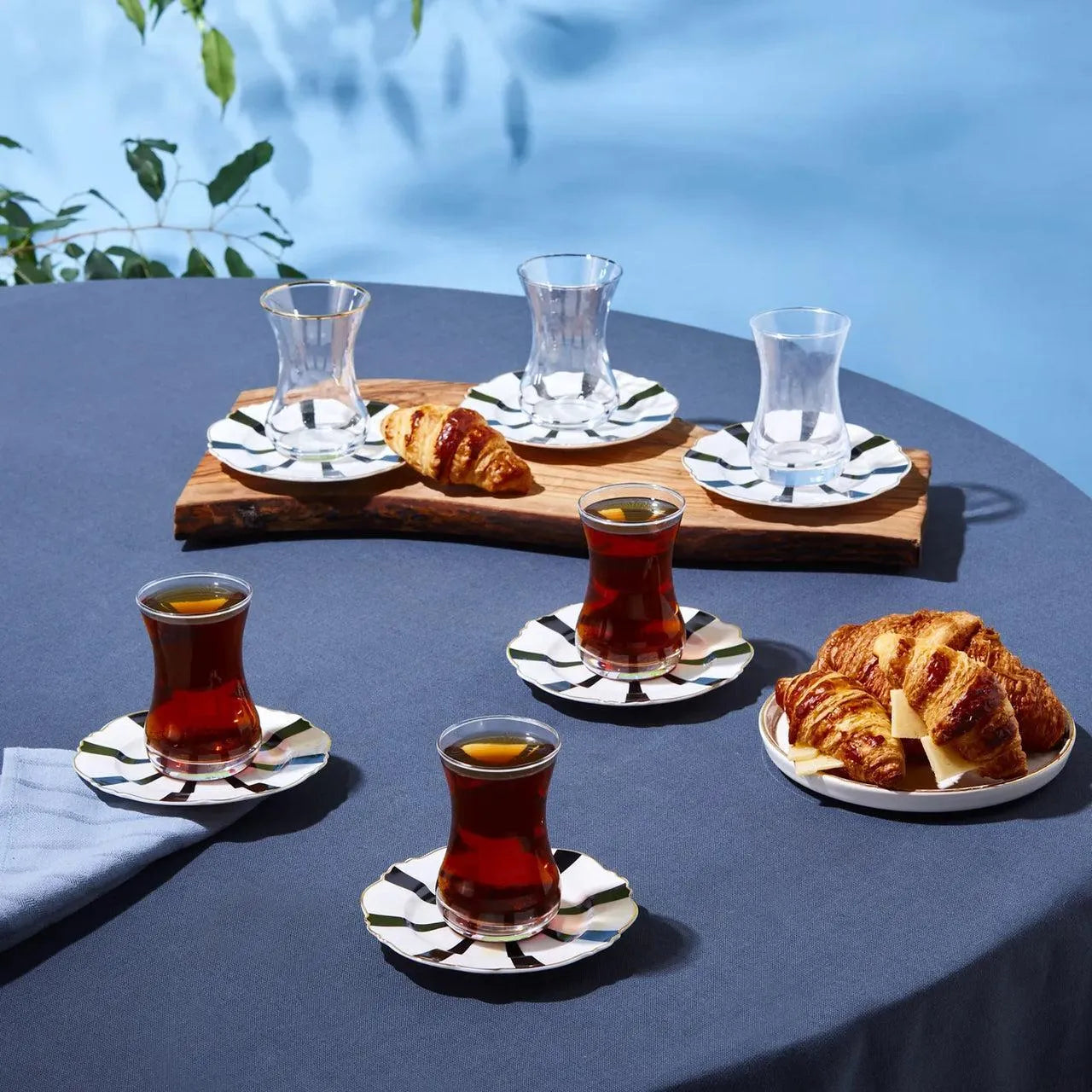 Karaca Astley Black 6 Parça Çay Bardağı ve Tabak Seti – Modern Tasarım, Siyah Detaylı-Cam urunler-Prenseshome Leyweg-Prenseshome Leyweg