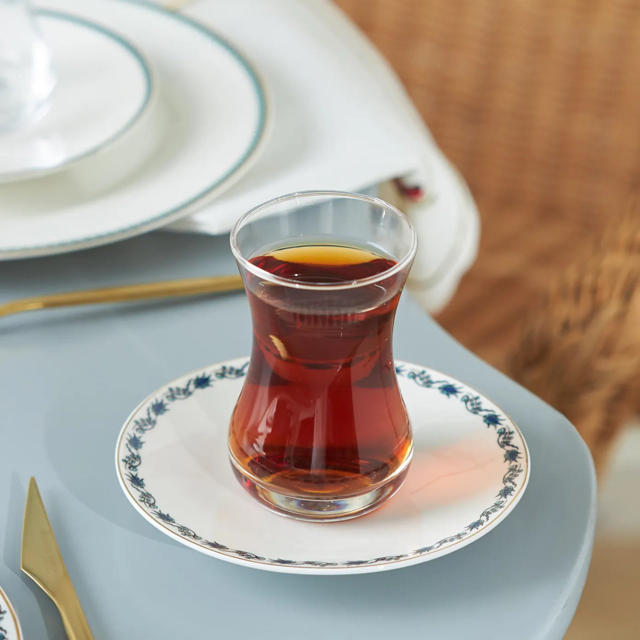 Karaca İznik 6 Kişilik Pasta Takımı – 18 Parça Şık Sunum Seti-Sofra ürünleri-Prenseshome Leyweg-Prenseshome Leyweg