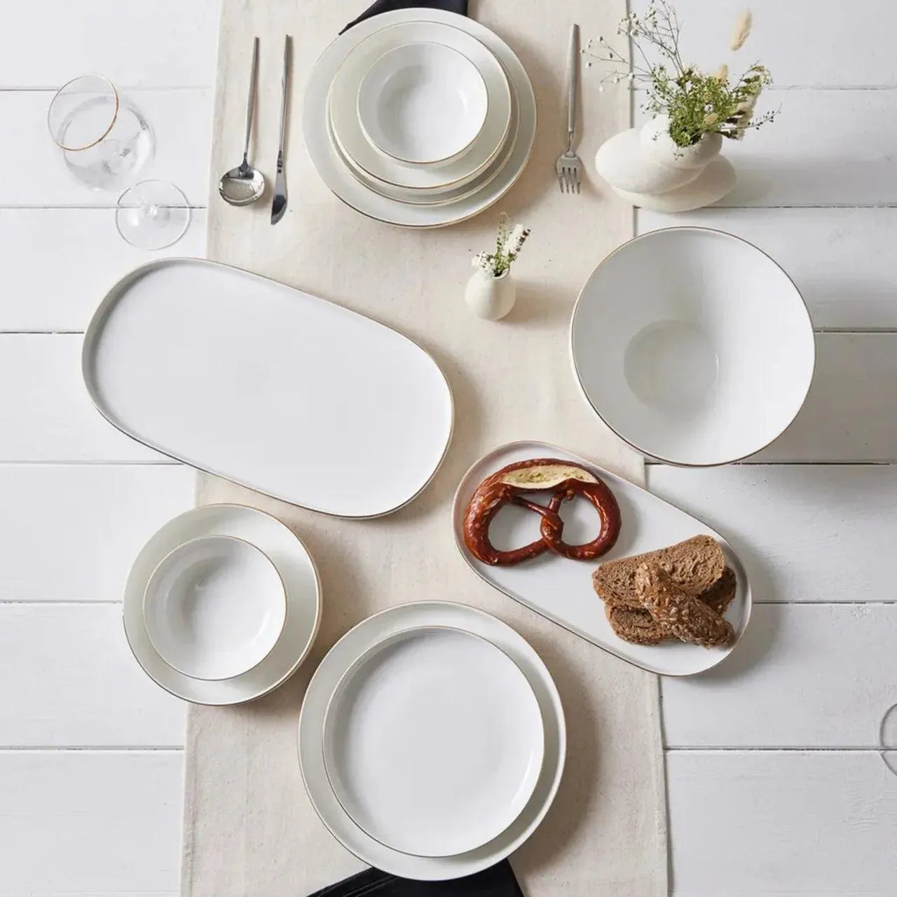 Karaca Streamline Saturn 19 Parça 4 Kişilik Gold Detaylı Porselen Yemek Takımı-Yemek Takimi-Prenseshome Leyweg-Prenseshome Leyweg