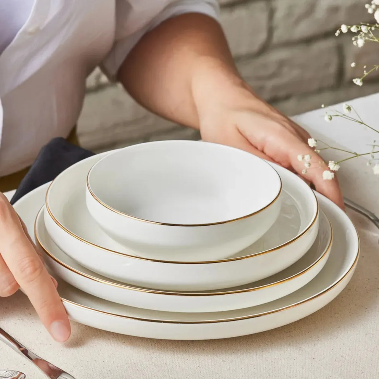Karaca Streamline Saturn 19 Parça 4 Kişilik Gold Detaylı Porselen Yemek Takımı-Yemek Takimi-Prenseshome Leyweg-Prenseshome Leyweg